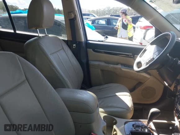 ✅ 2010 Hyundai Santa Fe GL • VIN: 5NMSG3AB9AH416944 • Lot: 41889374. Listed on IAAI with 173,552 mi. Free auction sales archive from the USA and detailed vehicle history report at DreamBid. Image 5.