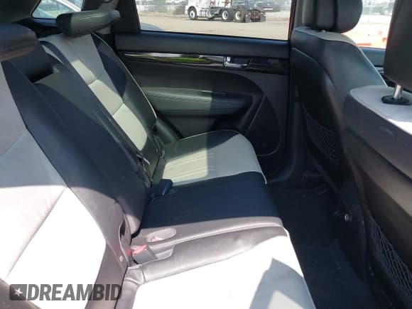 ✅ 2012 Kia Sorento SX • VIN: 5XYKW4A2XCG232506 • Лот: 42740284. Опубликован ранее на IAAI с пробегом 140 990 миль. Бесплатный доступ к архиву аукционных продаж из США и подробный отчёт об истории автомобиля на DreamBid. Изображение 8.