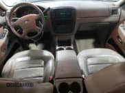 ✅ 2005 Ford Explorer Limited • VIN: 1FMZU75WX5ZA12656 • Lot: 82709825. Wystawiony na Copart z przebiegiem 229 924 mil. Bezpłatny archiwum sprzedaży aukcyjnych z USA i szczegółowy raport historii pojazdu na DreamBid. Zdjęcie 8.