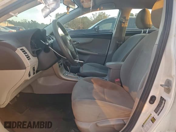 ✅ 2012 Toyota Corolla LE • VIN: 2T1BU4EE1CC801653 • Lot: 93652455. Wystawiony na Copart z przebiegiem 103 394 mil. Bezpłatny archiwum sprzedaży aukcyjnych z USA i szczegółowy raport historii pojazdu na DreamBid. Zdjęcie 7.