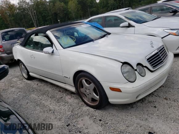 ✅ 2002 Mercedes-Benz CLK 320/430 • VIN: WDBLK65G52T109375 • Лот: 71832724. Опубликован ранее на Copart с пробегом 207 707 миль. Бесплатный доступ к архиву аукционных продаж из США и подробный отчёт об истории автомобиля на DreamBid. Изображение 4.
