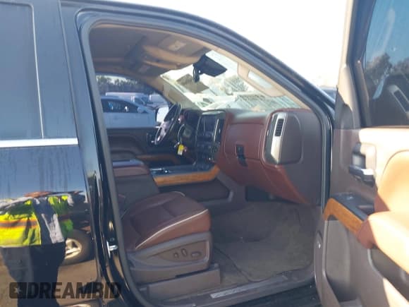 ✅ 2016 Chevrolet Silverado 1500 High Country • VIN: 3GCUKTEJ0GG133927 • Lot: 43484680. Wystawiony na IAAI z przebiegiem 101 374 mil. Bezpłatny archiwum sprzedaży aukcyjnych z USA i szczegółowy raport historii pojazdu na DreamBid. Zdjęcie 5.