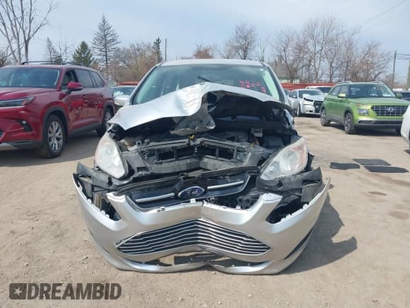 ✅ 2017 Ford C-Max SE • VIN: 1FADP5AU2HL111659 • Lot: 42029378. Wystawiony na IAAI z przebiegiem Nie podano. Bezpłatny archiwum sprzedaży aukcyjnych z USA i szczegółowy raport historii pojazdu na DreamBid. Zdjęcie 12.