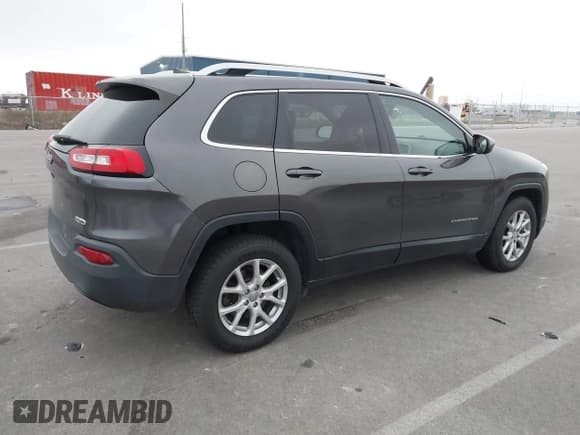 ✅ 2017 Jeep Cherokee Latitude • VIN: 1C4PJMCB8HD230292 • Лот: 43789069. Опубликован ранее на IAAI с пробегом 115 700 миль. Бесплатный доступ к архиву аукционных продаж из США и подробный отчёт об истории автомобиля на DreamBid. Изображение 4.
