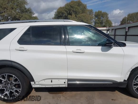 ✅ 2025 Ford Explorer • VIN: 1FMWK7HC1SGC05473 • Lot: 43494798. Wystawiony na IAAI z przebiegiem 4 953 mil. Bezpłatny archiwum sprzedaży aukcyjnych z USA i szczegółowy raport historii pojazdu na DreamBid. Zdjęcie 14.