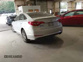 2016 Hyundai Sonata SE z VIN 5NPE24AF8GH347180, wystawiony jako IAAI lot #43304477 z przebiegiem 166 796 mil mil oraz . Historia ofert i sprzedaży dostępna na DreamBid. Obrazek 3.