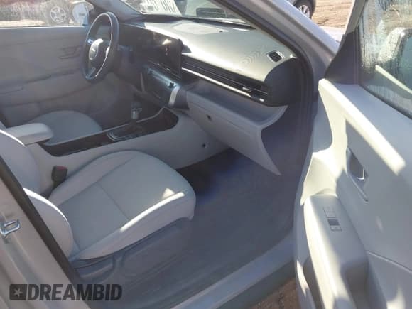 ✅ 2025 Hyundai Kona SEL • VIN: KM8HBCAB1SU310910 • Лот: 43537364. Опубликован ранее на IAAI с пробегом 11 283 миль. Бесплатный доступ к архиву аукционных продаж из США и подробный отчёт об истории автомобиля на DreamBid. Изображение 5.