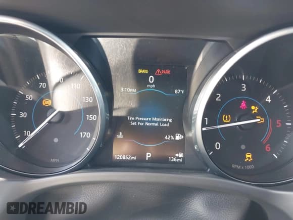 ✅ 2017 Jaguar F-Pace 20d Prestige • VIN: SADCK2BN9HA086916 • Lot: 43624094. Wystawiony na IAAI z przebiegiem 120 852 mil. Bezpłatny archiwum sprzedaży aukcyjnych z USA i szczegółowy raport historii pojazdu na DreamBid. Zdjęcie 7.