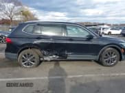✅ 2022 Volkswagen Tiguan SE • VIN: 3VV2B7AX4NM120946 • Lot: 43693176. Wystawiony na IAAI z przebiegiem 30 237 mil. Bezpłatny archiwum sprzedaży aukcyjnych z USA i szczegółowy raport historii pojazdu na DreamBid. Zdjęcie 6.