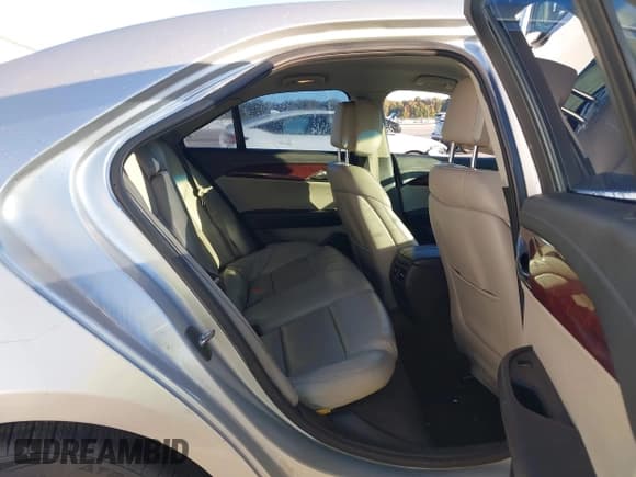 ✅ 2014 Cadillac ATS Luxury RWD • VIN: 1G6AB5RX3E0112863 • Lot: 43525644. Wystawiony na IAAI z przebiegiem 144 561 mil. Bezpłatny archiwum sprzedaży aukcyjnych z USA i szczegółowy raport historii pojazdu na DreamBid. Zdjęcie 8.