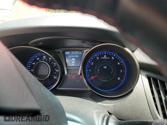 ✅ 2014 Hyundai Genesis Coupe Premium • VIN: KMHHT6KD4EU117749 • Lot: 42180595. Wystawiony na Copart z przebiegiem 41 391 mil. Bezpłatny archiwum sprzedaży aukcyjnych z USA i szczegółowy raport historii pojazdu na DreamBid. Zdjęcie 9.