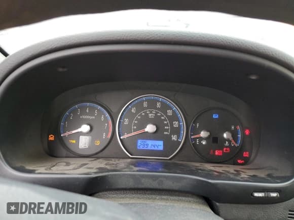 ✅ 2008 Hyundai Santa Fe GLS • VIN: 5NMSG13D28H158909 • Lot: 85132064. Listed on Copart with 299,144 mi. Free auction sales archive from the USA and detailed vehicle history report at DreamBid. Image 9.