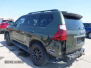 ✅ 2022 Lexus GX 460 • VIN: JTJKM7BX0N5318806 • Lot: 41913130. Wystawiony na IAAI z przebiegiem 30 093 mil. Bezpłatny archiwum sprzedaży aukcyjnych z USA i szczegółowy raport historii pojazdu na DreamBid. Zdjęcie 3.