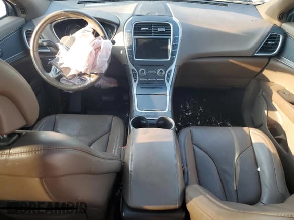 ✅ 2016 Lincoln MKX Reserve • VIN: 2LMTJ8LR0GBL55813 • Lot: 71031365. Listed on Copart with 60,710 mi. Free auction sales archive from the USA and detailed vehicle history report at DreamBid. Image 8.