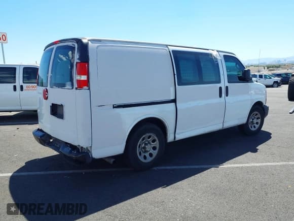 ✅ 2013 Chevrolet Express Cargo • VIN: 1GCSGAFX4D1154340 • Lot: 42736448. Wystawiony na IAAI z przebiegiem 290 690 mil. Bezpłatny archiwum sprzedaży aukcyjnych z USA i szczegółowy raport historii pojazdu na DreamBid. Zdjęcie 4.