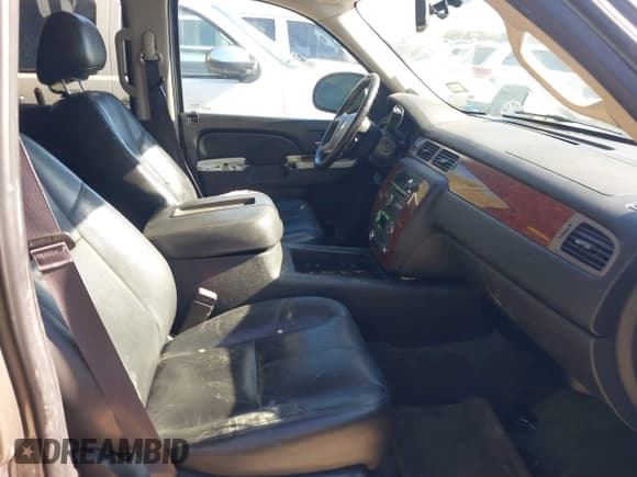 ✅ 2013 Chevrolet Tahoe LT • VIN: 1GNSCBE03DR337582 • Lot: 43650392. Wystawiony na IAAI z przebiegiem Nie podano. Bezpłatny archiwum sprzedaży aukcyjnych z USA i szczegółowy raport historii pojazdu na DreamBid. Zdjęcie 5.