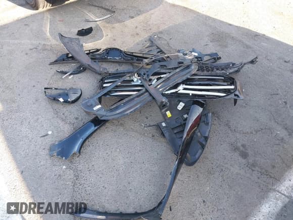 ✅ 2025 Mercedes-Benz GLB 250 • VIN: W1N4M4HB1SW389128 • Lot: 42608911. Listed on IAAI with 3,288 mi. Free auction sales archive from the USA and detailed vehicle history report at DreamBid. Image 12.