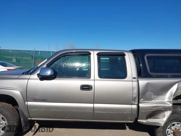 ✅ 2001 Chevrolet Silverado 2500HD LS • VIN: 1GCHK29161E337880 • Lot: 43442333. Listed on IAAI with 174,128 mi. Free auction sales archive from the USA and detailed vehicle history report at DreamBid. Image 14.