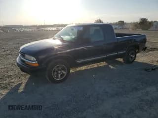 ✅ 2001 Chevrolet S-10 LS • VIN: 1GCCS19WX18155257 • Лот: 48556065. Опубликован ранее на Copart с пробегом 278 187 миль. Бесплатный доступ к архиву аукционных продаж из США и подробный отчёт об истории автомобиля на DreamBid. Изображение 1.