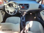 ✅ 2012 Kia Rio LX • VIN: KNADM5A34C6090845 • Lot: 81251625. Wystawiony na Copart z przebiegiem 91 525 mil. Bezpłatny archiwum sprzedaży aukcyjnych z USA i szczegółowy raport historii pojazdu na DreamBid. Zdjęcie 8.