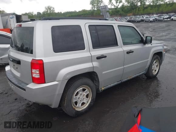 ✅ 2007 Jeep Patriot Sport • VIN: 1J8FF28W77D396064 • Lot: 42247274. Listed on IAAI with 128,455 mi. Free auction sales archive from the USA and detailed vehicle history report at DreamBid. Image 4.