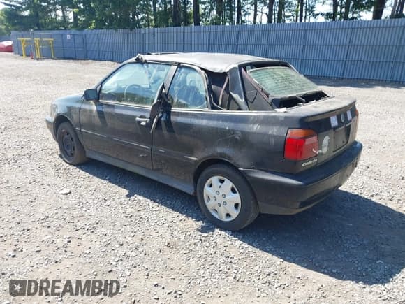 ✅ 1998 Volkswagen Cabriolet • VIN: 3VWAA81E0WM809480 • Lot: 42908436. Wystawiony na IAAI z przebiegiem 143 929 mil. Bezpłatny archiwum sprzedaży aukcyjnych z USA i szczegółowy raport historii pojazdu na DreamBid. Zdjęcie 3.