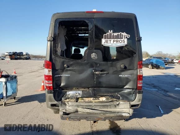 ✅ 2014 Mercedes-Benz Sprinter Passenger • VIN: WDZPE7CC9E5825043 • Lot: 42571505. Wystawiony na Copart z przebiegiem 178 182 mil. Bezpłatny archiwum sprzedaży aukcyjnych z USA i szczegółowy raport historii pojazdu na DreamBid. Zdjęcie 6.