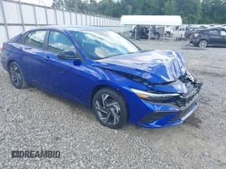 ✅ 2025 Hyundai Elantra SEL Sport • VIN: KMHLM4DG4SU949574 • Lot: 42880293. Listed on IAAI with 5,590 mi. Free auction sales archive from the USA and detailed vehicle history report at DreamBid. Image 1.