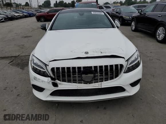 ✅ 2019 Mercedes-Benz C 300 • VIN: WDDWJ8DB9KF800304 • Lot: 69050365. Wystawiony na Copart z przebiegiem 51 248 mil. Bezpłatny archiwum sprzedaży aukcyjnych z USA i szczegółowy raport historii pojazdu na DreamBid. Zdjęcie 5.