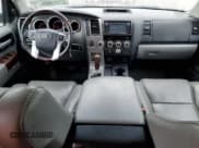 ✅ 2015 Toyota Sequoia Platinum • VIN: 5TDDW5G15FS118871 • Лот: 57771695. Опубликован ранее на Copart с пробегом 92 305 миль. Бесплатный доступ к архиву аукционных продаж из США и подробный отчёт об истории автомобиля на DreamBid. Изображение 8.