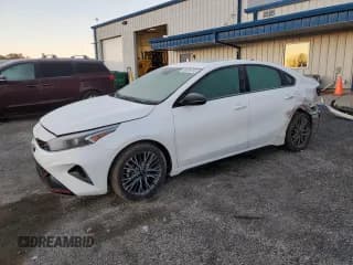 ✅ 2023 Kia Forte GT-Line • VIN: 3KPF54AD2PE689819 • Lot: 82685795. Wystawiony na Copart z przebiegiem 16 976 mil. Bezpłatny archiwum sprzedaży aukcyjnych z USA i szczegółowy raport historii pojazdu na DreamBid. Zdjęcie 1.