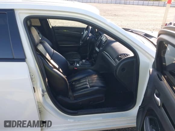 ✅ 2017 Chrysler 300 S • VIN: 2C3CCAGG6HH512788 • Lot: 43476510. Listed on IAAI with 148,595 mi. Free auction sales archive from the USA and detailed vehicle history report at DreamBid. Image 5.