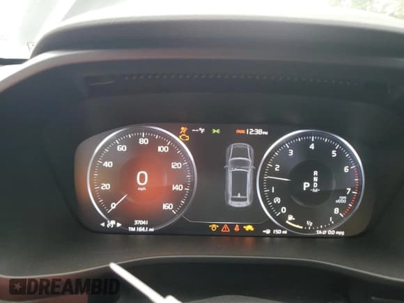 ✅ 2022 Volvo XC40 R-Design • VIN: YV4162UM7N2769504 • Lot: 69585735. Wystawiony na Copart z przebiegiem 37 041 mil. Bezpłatny archiwum sprzedaży aukcyjnych z USA i szczegółowy raport historii pojazdu na DreamBid. Zdjęcie 9.