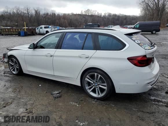 2018 BMW 3 Series 328d xDrive с VIN WBA8J1C50JA019038, выставлен на аукционе Copart как лот 85010124 с пробегом 61 073 миль миль и Списание • Salvage title. История ставок и продаж доступна на DreamBid. Изображение 2.