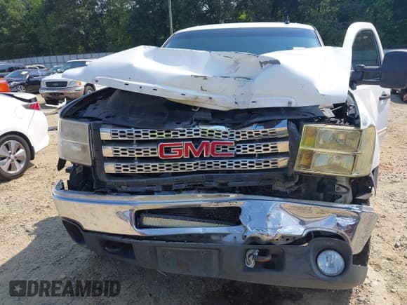 ✅ 2011 GMC Sierra 2500HD SLE • VIN: 1GT120C88BF174804 • Lot: 42649735. Listed on IAAI with 333,282 mi. Free auction sales archive from the USA and detailed vehicle history report at DreamBid. Image 6.