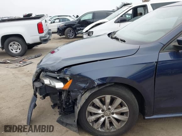 ✅ 2015 Volkswagen Passat Limited Edition • VIN: 1VWAT7A38FC021387 • Lot: 42723698. Listed on IAAI with 69,198 mi. Free auction sales archive from the USA and detailed vehicle history report at DreamBid. Image 6.