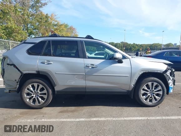 ✅ 2023 Toyota RAV4 XLE Premium • VIN: 2T3A1RFV9PW337698 • Lot: 43349377. Wystawiony na IAAI z przebiegiem 25 430 mil. Bezpłatny archiwum sprzedaży aukcyjnych z USA i szczegółowy raport historii pojazdu na DreamBid. Zdjęcie 13.