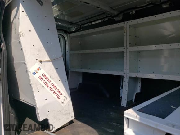 ✅ 2017 Ford Transit • VIN: 1FTYE1YM5HKA82521 • Lot: 64617065. Wystawiony na Copart z przebiegiem 63 499 mil. Bezpłatny archiwum sprzedaży aukcyjnych z USA i szczegółowy raport historii pojazdu na DreamBid. Zdjęcie 11.