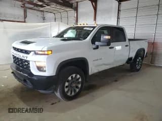 ✅ 2023 Chevrolet Silverado 2500HD Custom • VIN: 1GC4YME79PF136125 • Lot: 64211945. Wystawiony na Copart z przebiegiem 83 582 mil. Bezpłatny archiwum sprzedaży aukcyjnych z USA i szczegółowy raport historii pojazdu na DreamBid. Zdjęcie 1.
