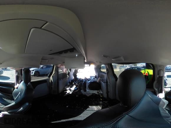 ✅ 2015 Chrysler Town & Country Touring • VIN: 2C4RC1BG0FR638133 • Лот: 43399674. Опубликован ранее на IAAI с пробегом 140 650 миль. Бесплатный доступ к архиву аукционных продаж из США и подробный отчёт об истории автомобиля на DreamBid. Изображение 18.