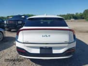 ✅ 2024 Kia EV6 GT-Line • VIN: KNDC44LA8R5219799 • Lot: 42134843. Wystawiony na IAAI z przebiegiem 10 106 mil. Bezpłatny archiwum sprzedaży aukcyjnych z USA i szczegółowy raport historii pojazdu na DreamBid. Zdjęcie 16.