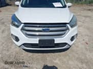 ✅ 2017 Ford Escape SE • VIN: 1FMCU9GD1HUC93888 • Lot: 42468768. Wystawiony na IAAI z przebiegiem 110 502 mil. Bezpłatny archiwum sprzedaży aukcyjnych z USA i szczegółowy raport historii pojazdu na DreamBid. Zdjęcie 12.