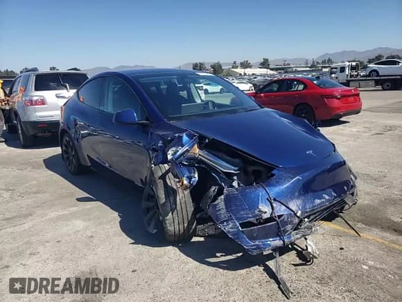 ✅ 2025 Tesla Model Y Long Range • VIN: 7SAYGDEE8SF294393 • Lot: 71731955. Wystawiony na Copart z przebiegiem 8 576 mil. Bezpłatny archiwum sprzedaży aukcyjnych z USA i szczegółowy raport historii pojazdu na DreamBid. Zdjęcie 13.