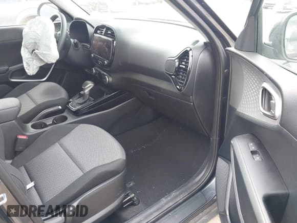 ✅ 2024 Kia Soul LX • VIN: KNDJ23AU3R7916791 • Lot: 42315635. Wystawiony na IAAI z przebiegiem 5 031 mil. Bezpłatny archiwum sprzedaży aukcyjnych z USA i szczegółowy raport historii pojazdu na DreamBid. Zdjęcie 5.