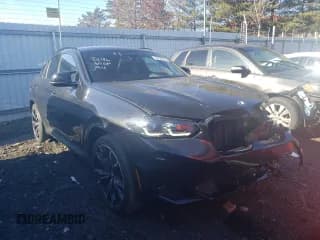 ✅ 2024 BMW X4 M • VIN: 5YM23EC08R9U63237 • Lot: 42429705. Wystawiony na Copart z przebiegiem 16 495 mil. Bezpłatny archiwum sprzedaży aukcyjnych z USA i szczegółowy raport historii pojazdu na DreamBid. Zdjęcie 4.