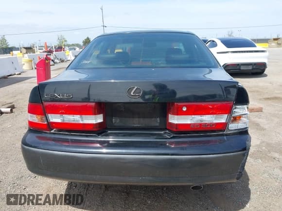 ✅ 2000 Lexus ES 300 • VIN: JT8BF28G6Y5089719 • Лот: 42121727. Опубликован ранее на IAAI с пробегом 113 338 миль. Бесплатный доступ к архиву аукционных продаж из США и подробный отчёт об истории автомобиля на DreamBid. Изображение 17.