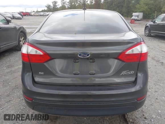 ✅ 2018 Ford Fiesta SE • VIN: 3FADP4BJXJM123710 • Lot: 43308872. Wystawiony na IAAI z przebiegiem 99 909 mil. Bezpłatny archiwum sprzedaży aukcyjnych z USA i szczegółowy raport historii pojazdu na DreamBid. Zdjęcie 16.