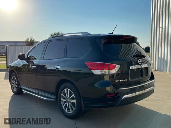 ✅ 2014 Nissan Pathfinder S • VIN: 5N1AR2MN6EC733487 • Lot: 90743075. Wystawiony na Copart z przebiegiem 132 960 mil. Bezpłatny archiwum sprzedaży aukcyjnych z USA i szczegółowy raport historii pojazdu na DreamBid. Zdjęcie 3.