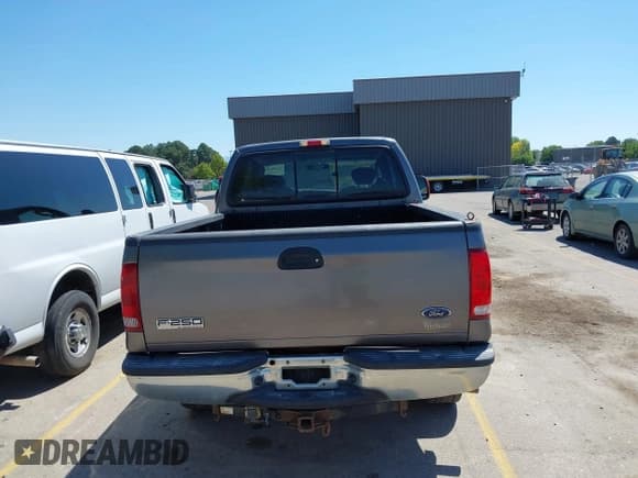 ✅ 2006 Ford F-250 XL • VIN: 1FTSX21P36EA09895 • Lot: 42686302. Listed on IAAI with 230,401 mi. Free auction sales archive from the USA and detailed vehicle history report at DreamBid. Image 16.