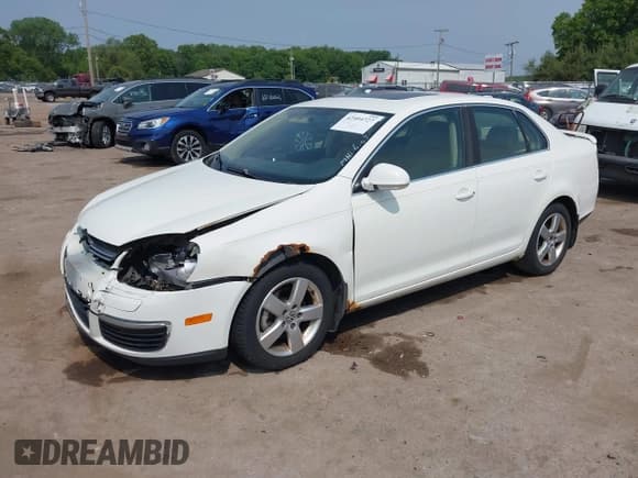 ✅ 2008 Volkswagen Jetta SE • VIN: 3VWRM71K18M022308 • Lot: 42404727. Listed on IAAI with 221,726 mi. Free auction sales archive from the USA and detailed vehicle history report at DreamBid. Image 2.